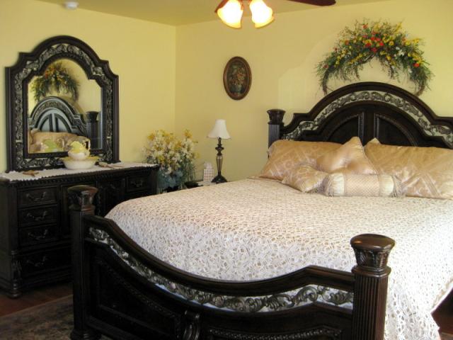 the same bed within the Cambridge House