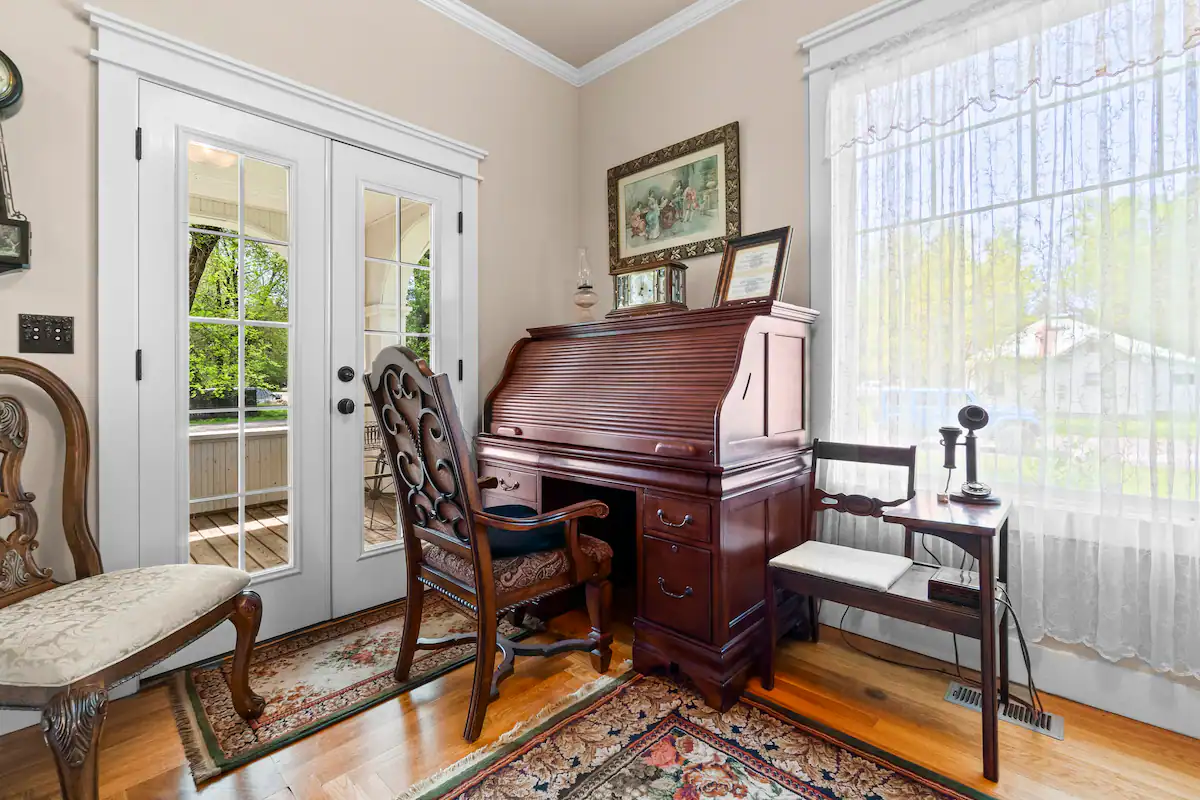 Picutre of a Piano in the Cambridge House